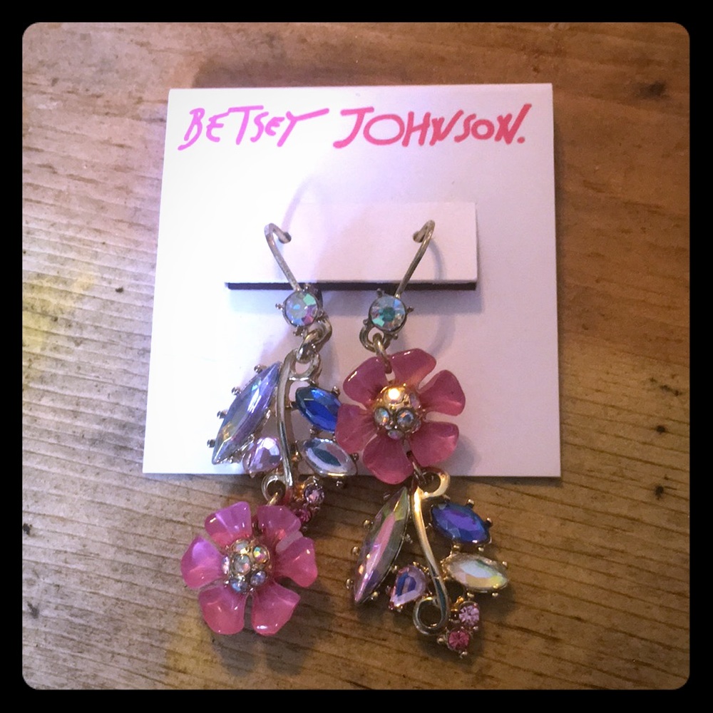 Betsey Johnson | Mismatched Flower Drop Earrings